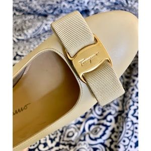 Vintage Ferragamo Vara Leather Bow Pumps